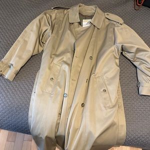 Vintage London Towne men’s insulated trench coat. 46 regular. Removable liner.